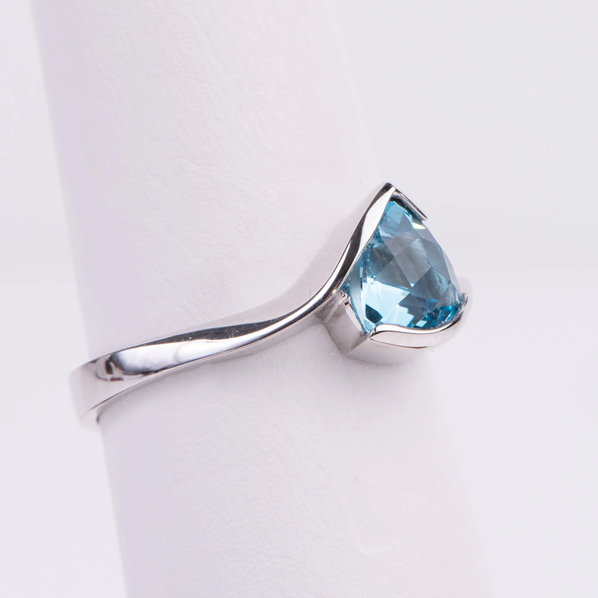 14kt White Gold Blue Topaz Ring