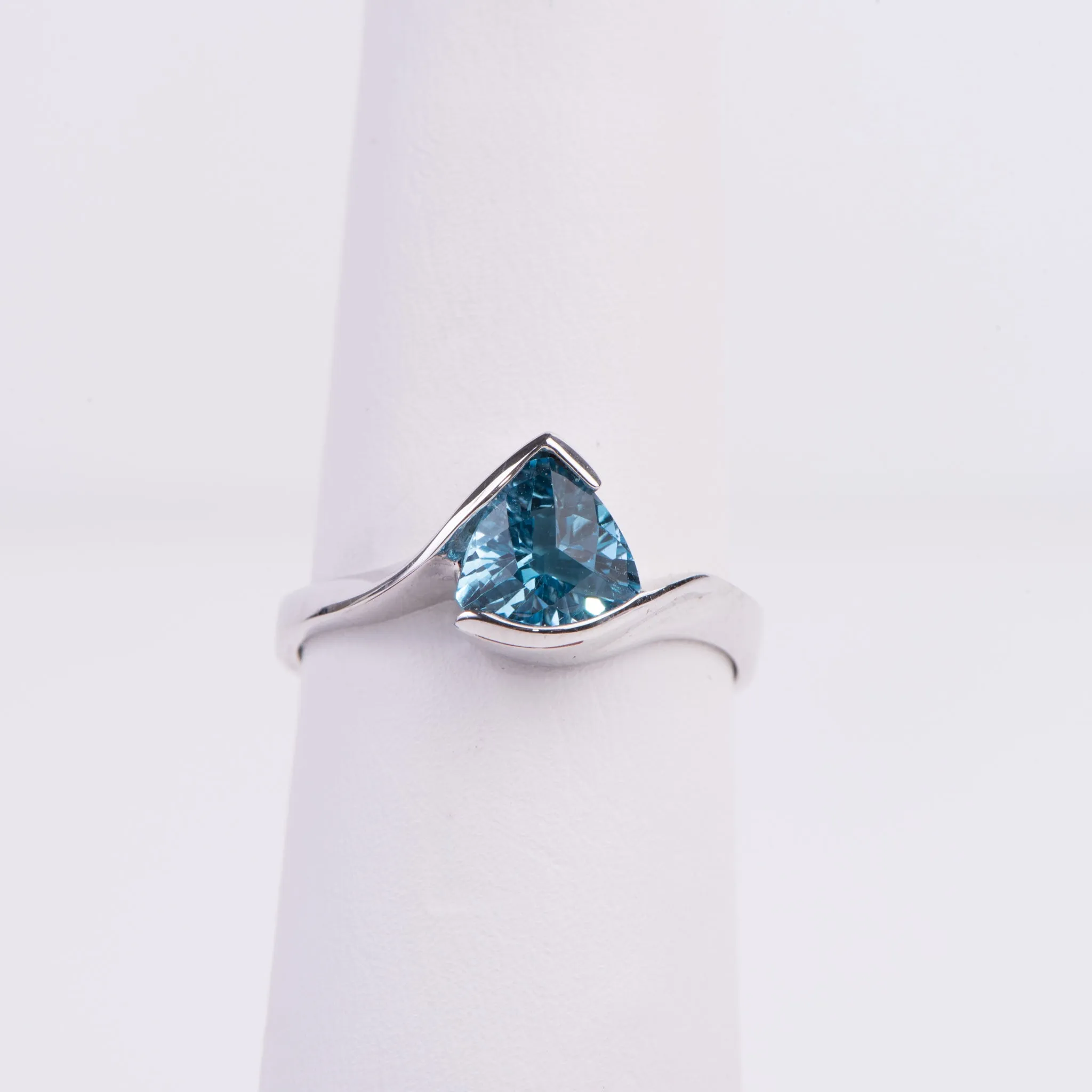 14kt White Gold Blue Topaz Ring