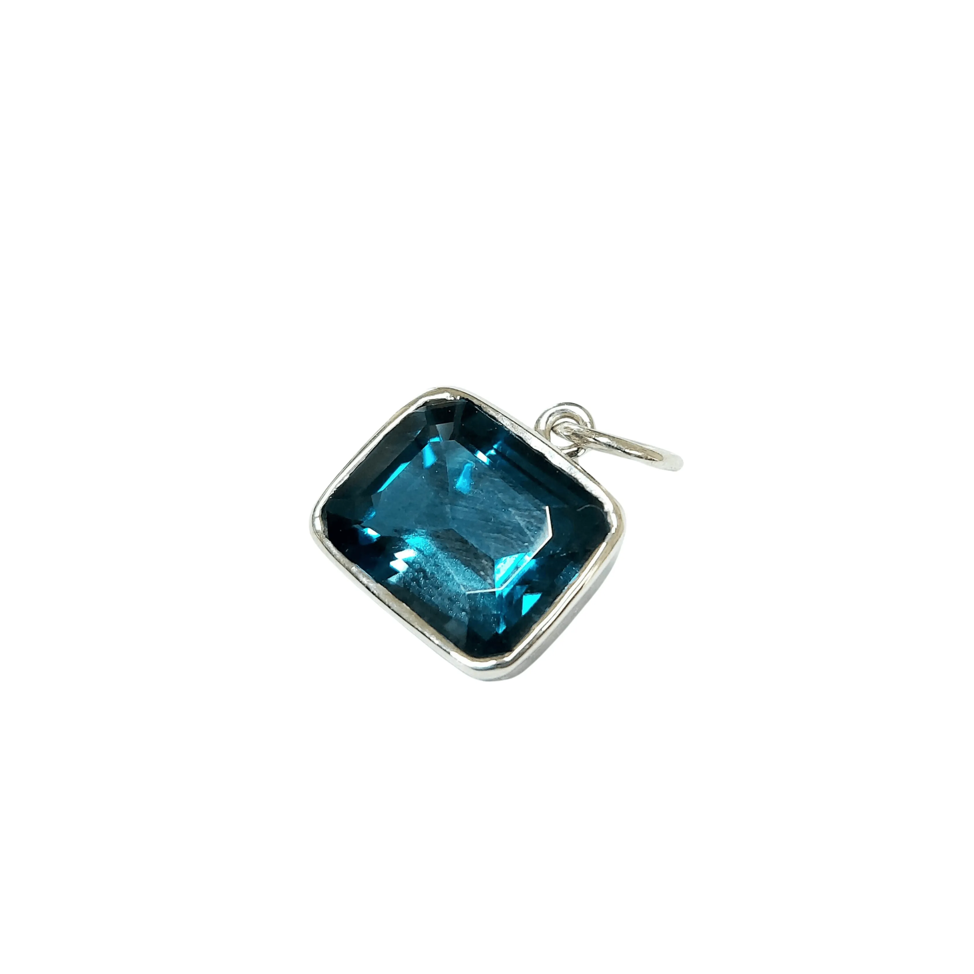 18k White Gold London Blue Topaz Pendant