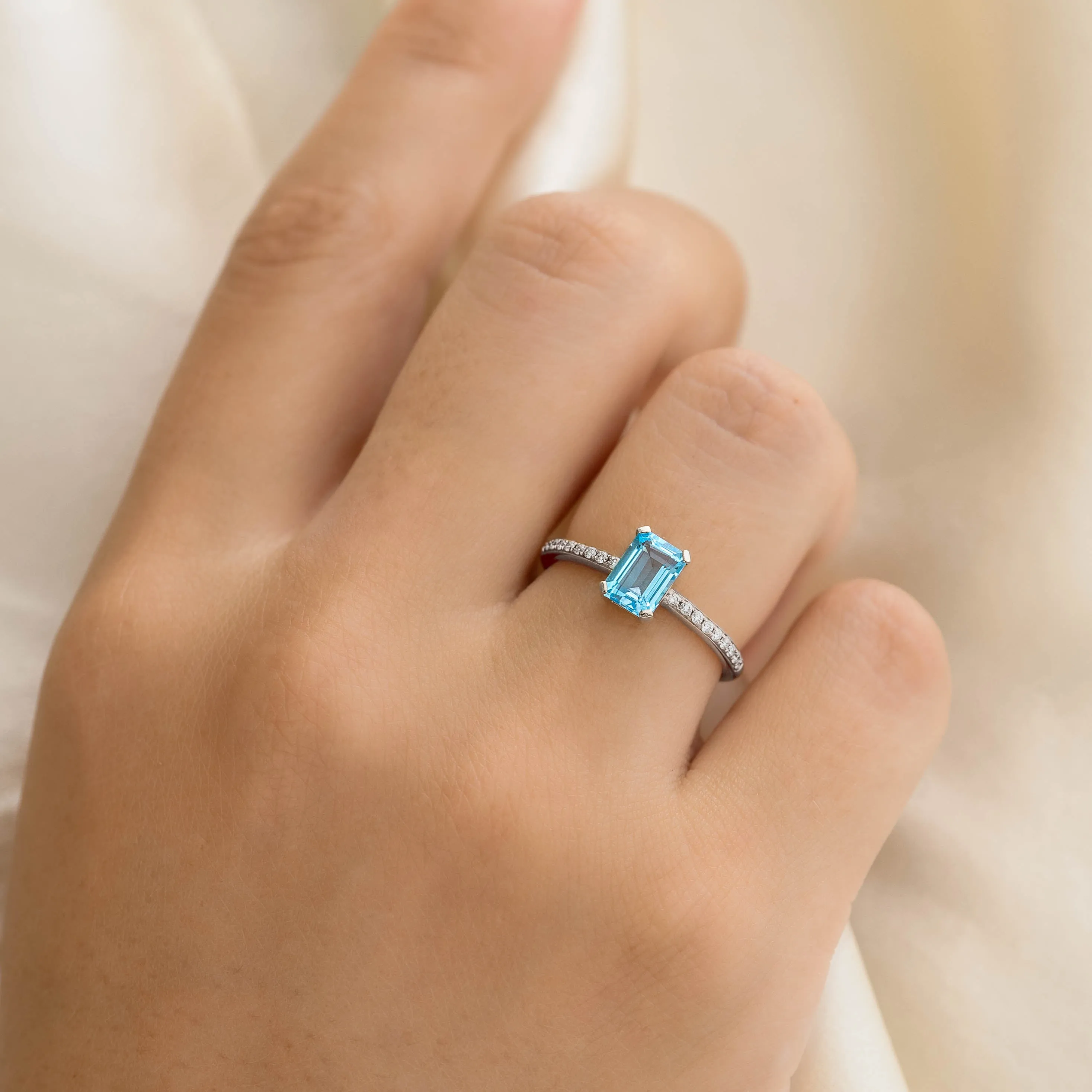 Baguette Swiss Blue Topaz and Diamond Ring White Gold - Safiya