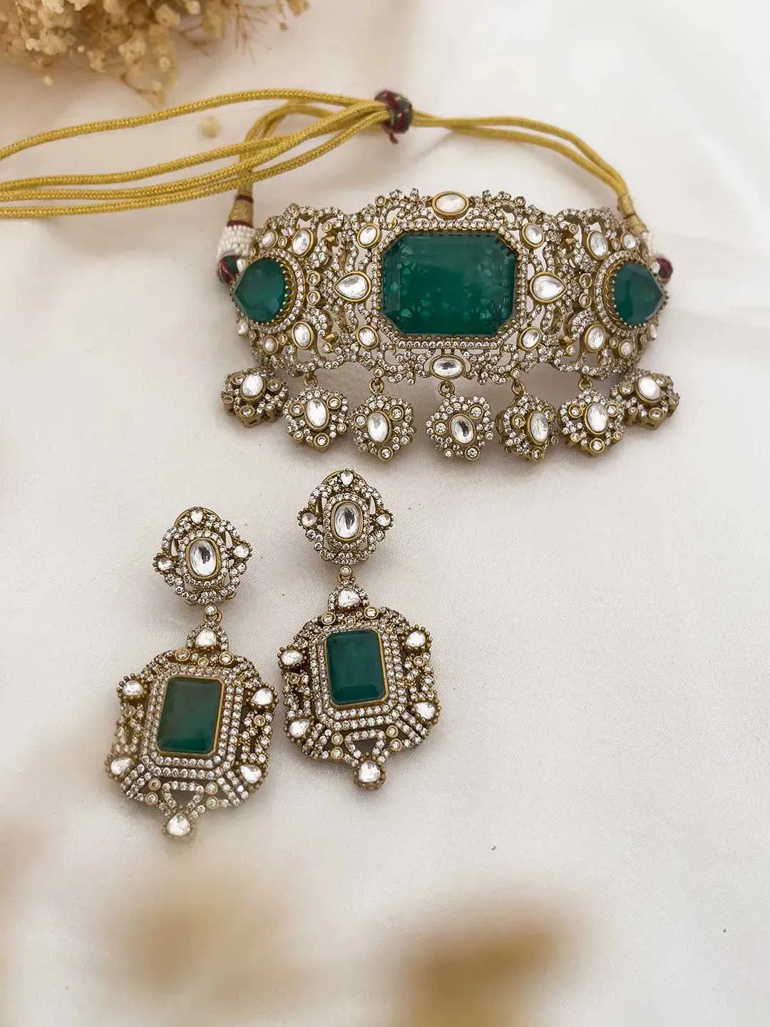 Elegant Green Color Choker Necklace Earring Set