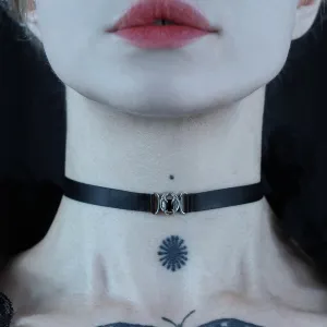 ELIZABETH. Black Spinel Tudor Satin Choker - Silver