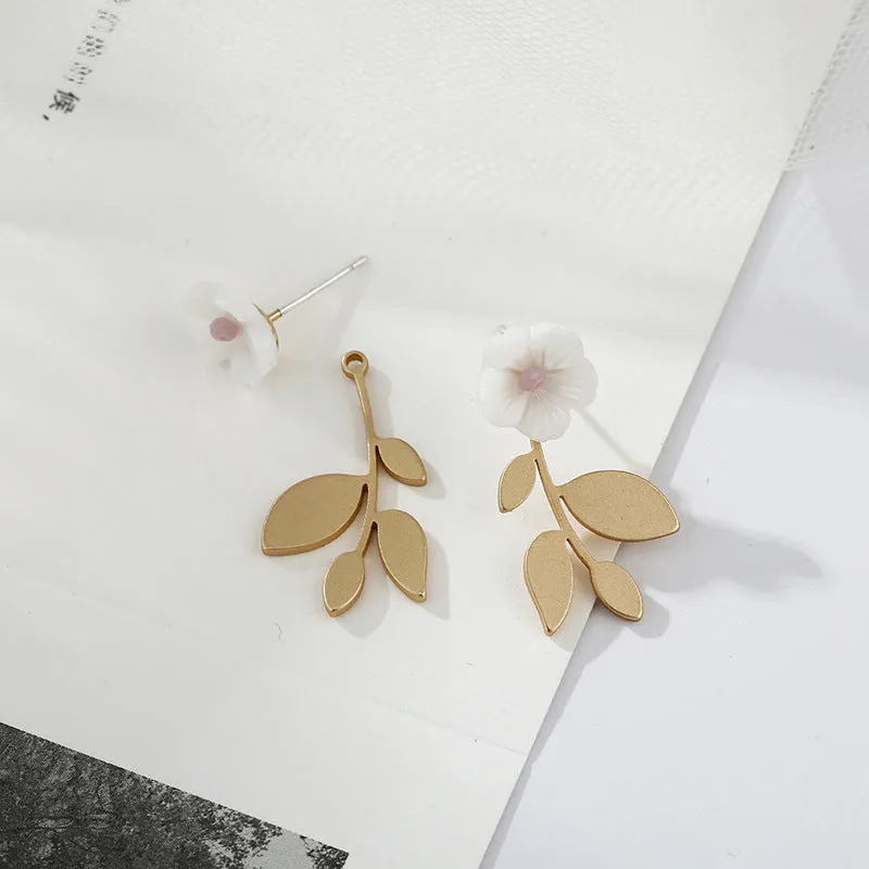 Gold Leaf and White Flower Drop Earrings jlt11860