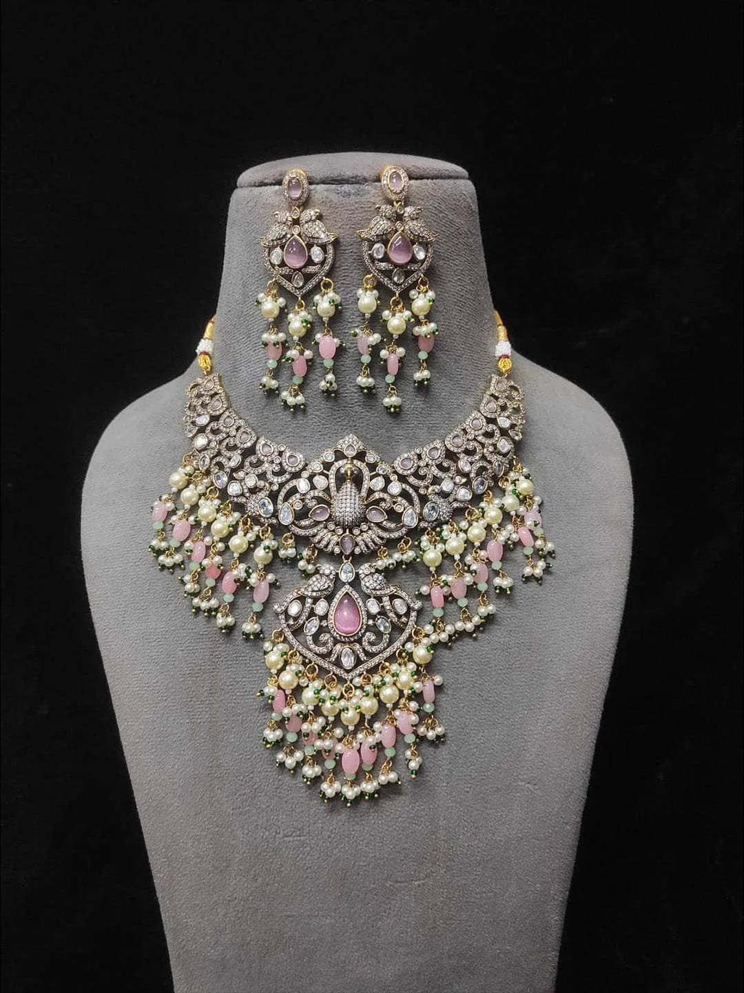 Kundan Studded Pendant Choker Set