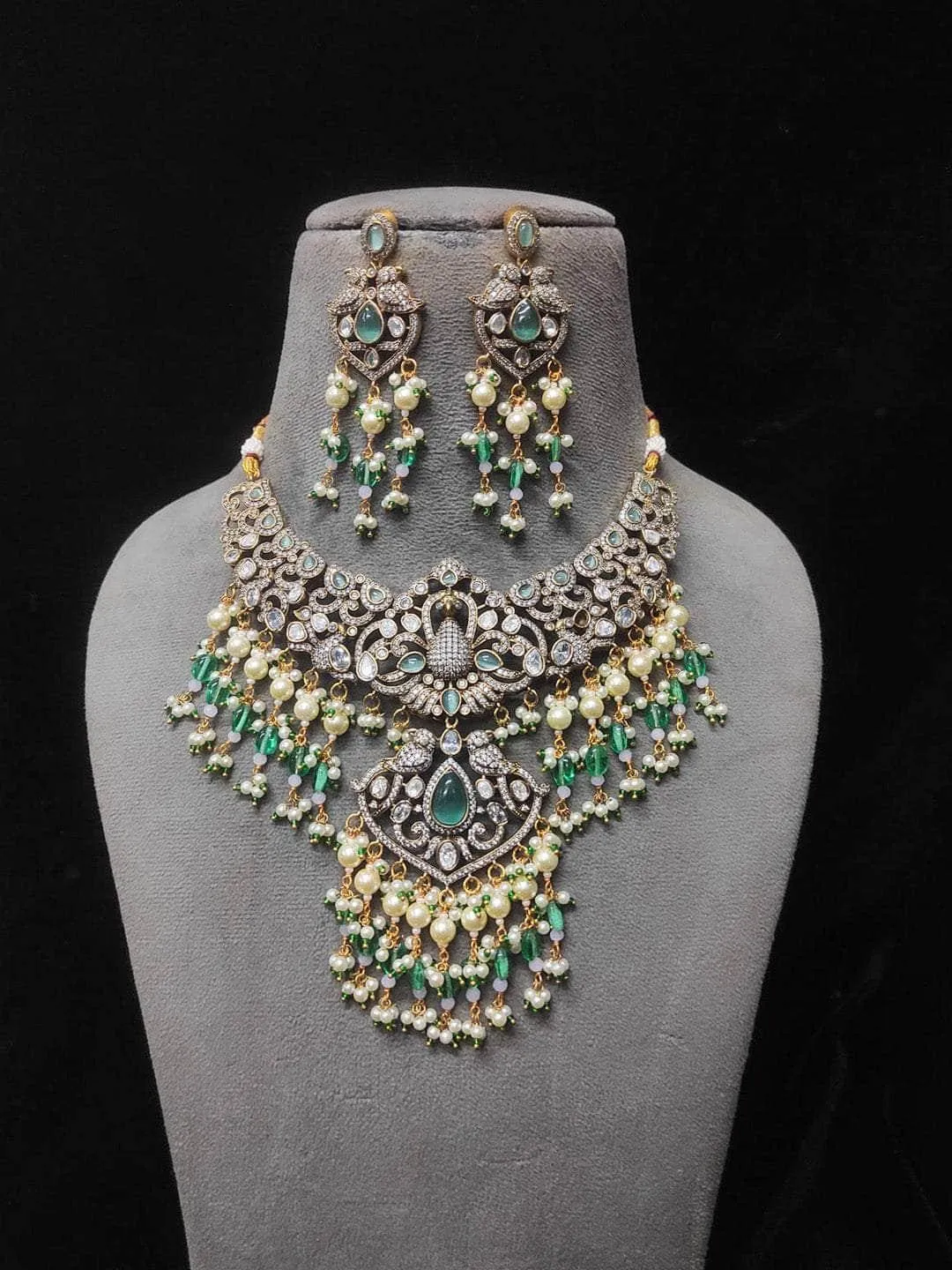 Kundan Studded Pendant Choker Set