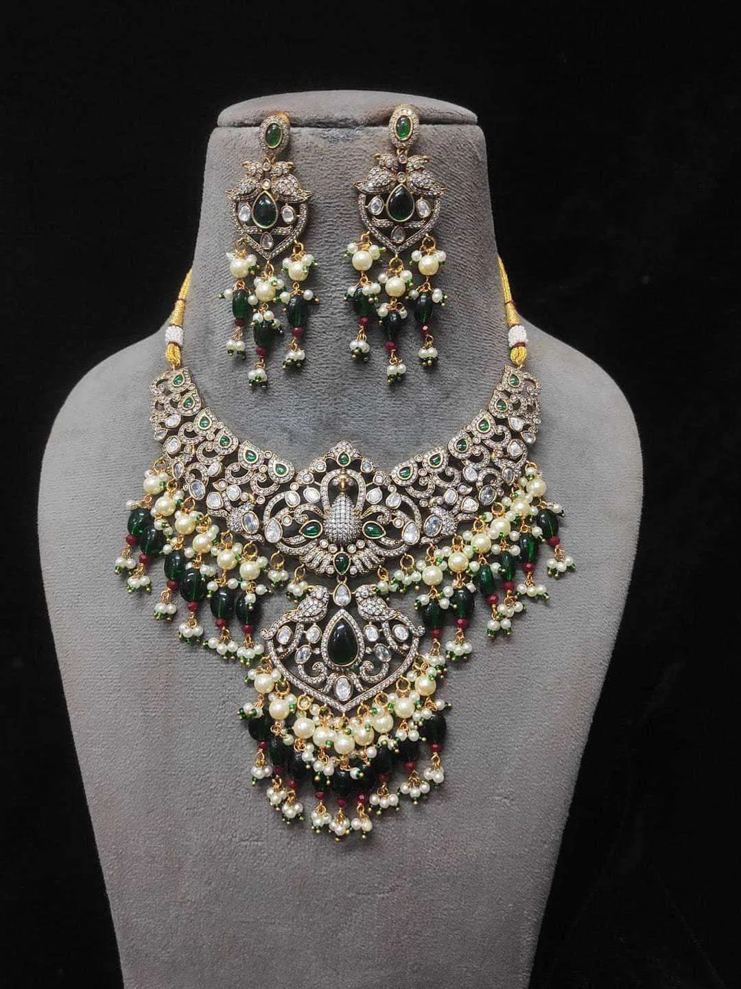 Kundan Studded Pendant Choker Set