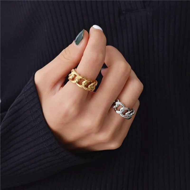 Twisted Geometric Ring