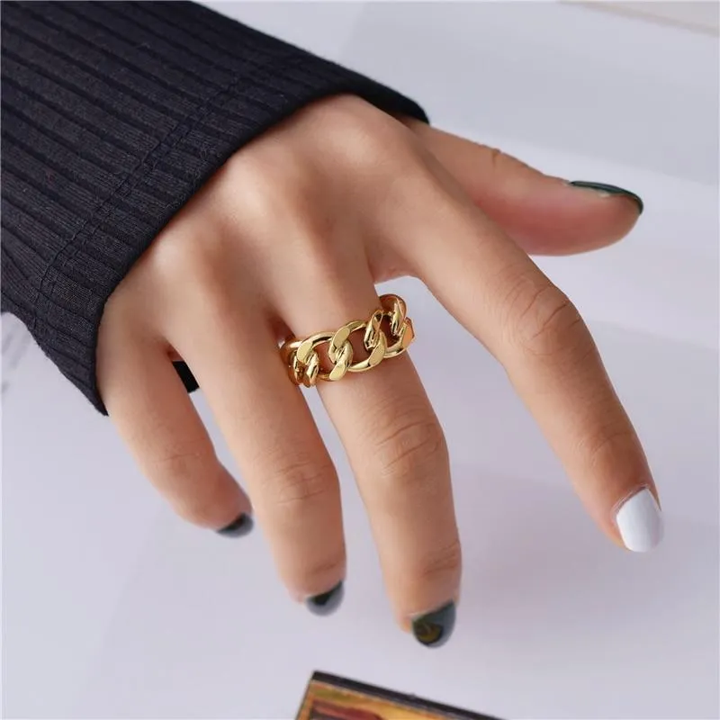 Twisted Geometric Ring