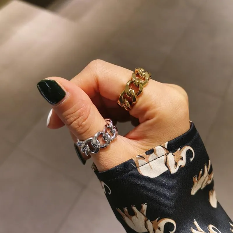 Twisted Geometric Ring