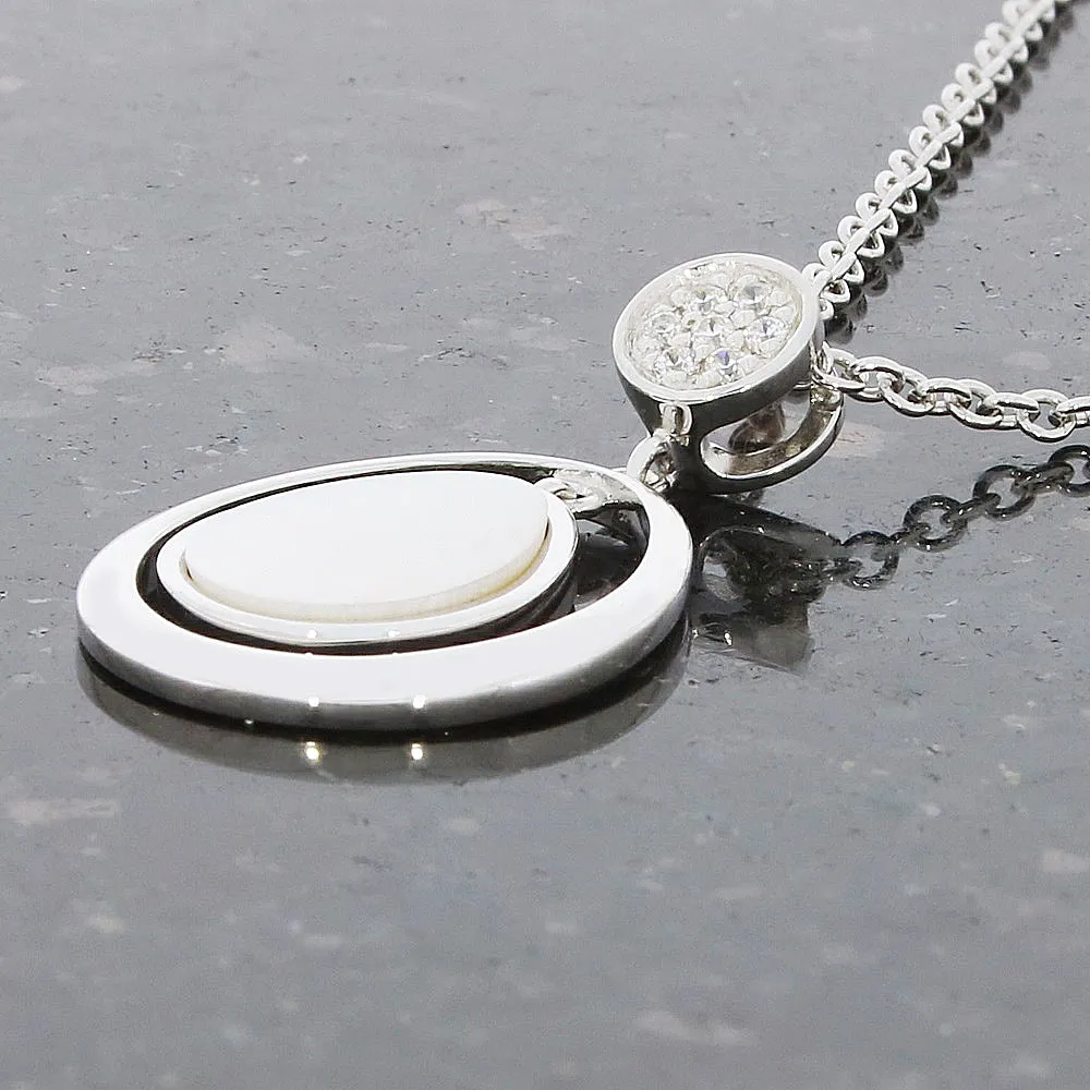 Unique & Co Silver Mother of Pearl Pendant and Chain MK-882